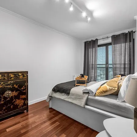 Gorczewska - Air Con, Metro & Balcony - By Rentujemy وارسو