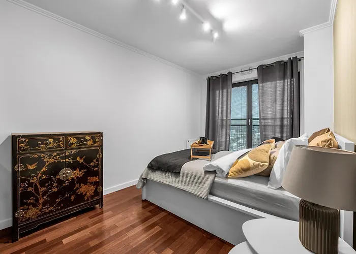 Gorczewska - Air Con, Metro & Balcony - By Rentujemy وارسو