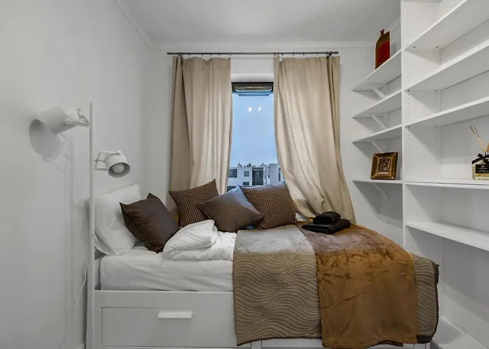 شقة Gorczewska - Air Con, Metro & Balcony - By Rentujemy *